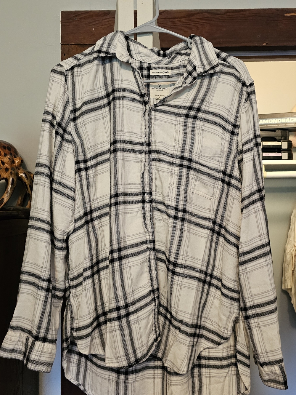 American Eagle Outfitters White and Black Plaid Lightweight Flannel